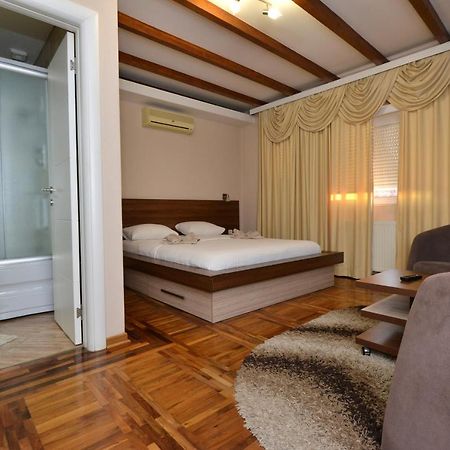 Garni Hotel Kaca Kragujevac Bagian luar foto