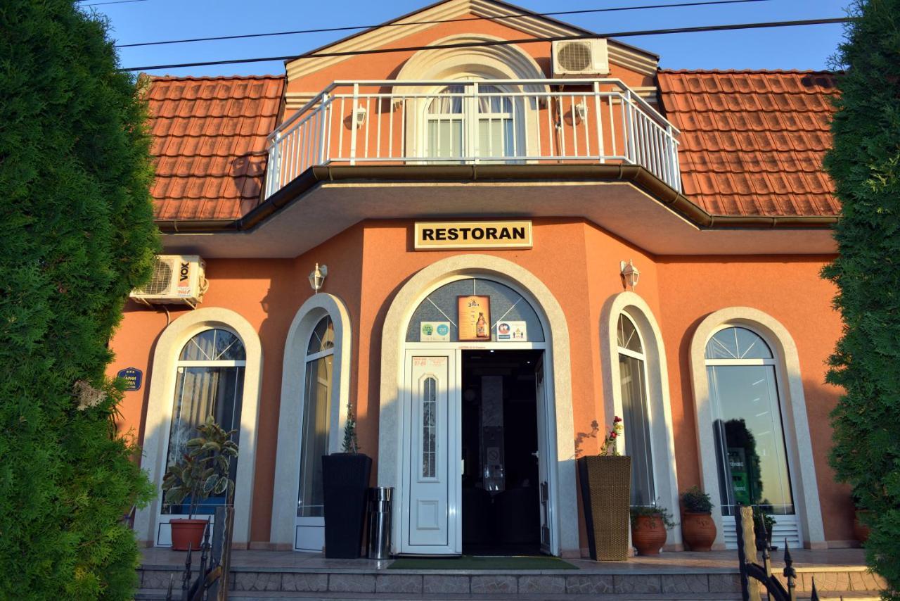 Garni Hotel Kaca Kragujevac Bagian luar foto